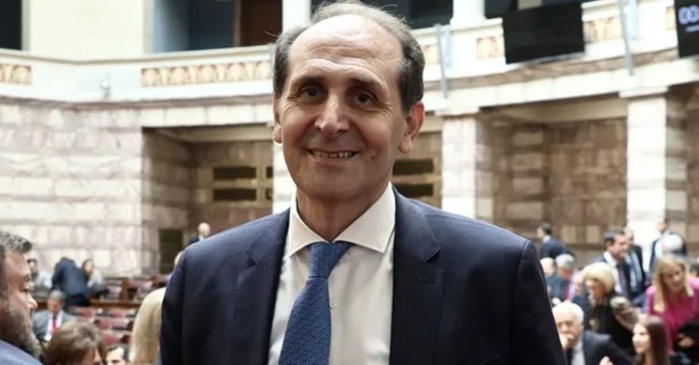 Μαλλίνης για Βεσυρόπουλο: «Υπήρξε πολιτικός με πράξεις ανάμεσά τους και η μείωση του ΦΠΑ στους απινιδωτές»