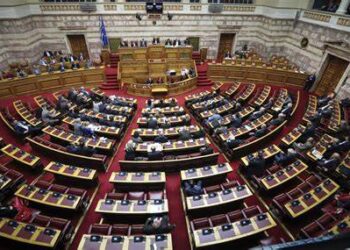 Πακέτο της ΔΕΘ: Αντιπολιτευτικά «πυρά» για τη μεσαία τάξη (video)