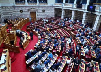 Πακέτο της ΔΕΘ: Αντιπολιτευτικά «πυρά» για τη μεσαία τάξη (video)