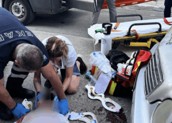 Θεσσαλονίκη: Με σοβαρό χτύπημα στο κεφάλι και κάταγμα στο χέρι ο 8χρονος που έπεσε από το μπαλκόνι