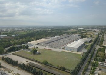 ΕΛΒΟ: Ο «γάμος» με την SK Group και οι Έλληνες μνηστήρες