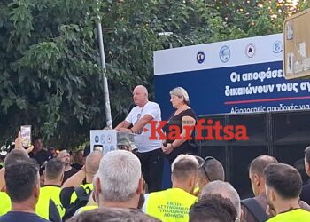 Θεσσαλονίκη: «Οι αστυνομικοί δεν είναι αναλώσιμοι» – Συγκλόνισαν οι γονείς του Λυγγερίδη στη διαμαρτυρία των ένστολων (ΦΩΤΟ+Video)