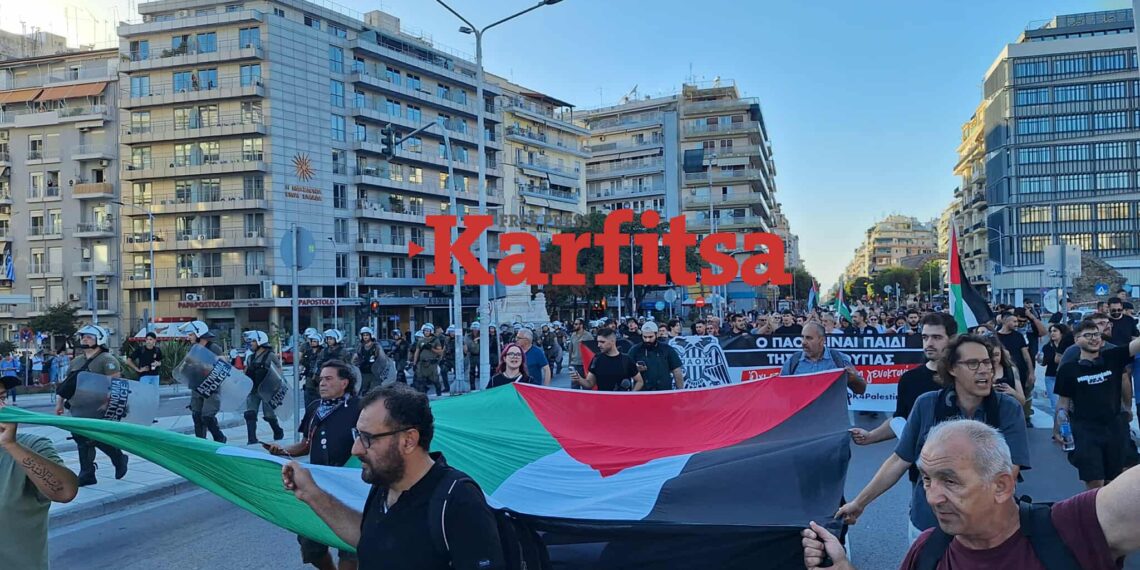 «Όχι στη γενοκτονία» – Με παλαιστινιακές σημαίες οπαδοί του ΠΑΟΚ στην Καμάρα κατά της παρουσίας της Μακάμπι Τελ Αβίβ (ΦΩΤΟ+Video)