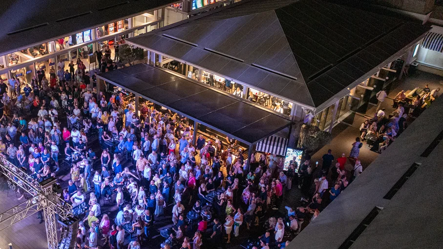 Η πόλη αποκτά το νέο της στέκι! Grand opening party στο The Piazza