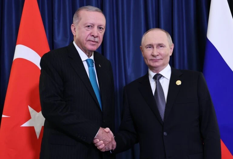 Ερντογάν σε Πούτιν: Η Τουρκία εργάζεται για δίκαιη και διαρκή ειρήνη στην Ουκρανία
