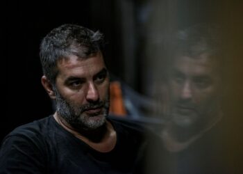 Στο τμήμα ο Βασίλης Μπισμπίκης: Τον αναζητούσαν οι Αρχές για φθορές σε αυτοκίνητα στη Φιλοθέη