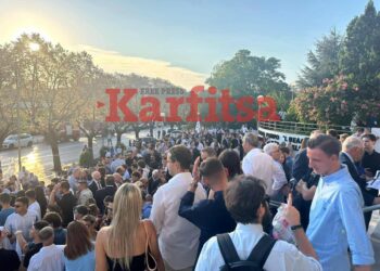 89η ΔΕΘ: Πλήθος κόσμου έξω από το συνεδριακό κέντρο Ι. Βελλιδης (photo+video)