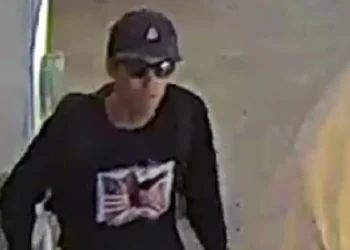 Αυτός είναι ο δολοφόνος του Τσάρλι Κερκ – Στη δημοσιότητα οι φωτογραφίες του (photo)