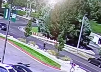 Στη δημοσιότητα βίντεο με το δολοφόνο του Τσάρλι Κερκ! (video)