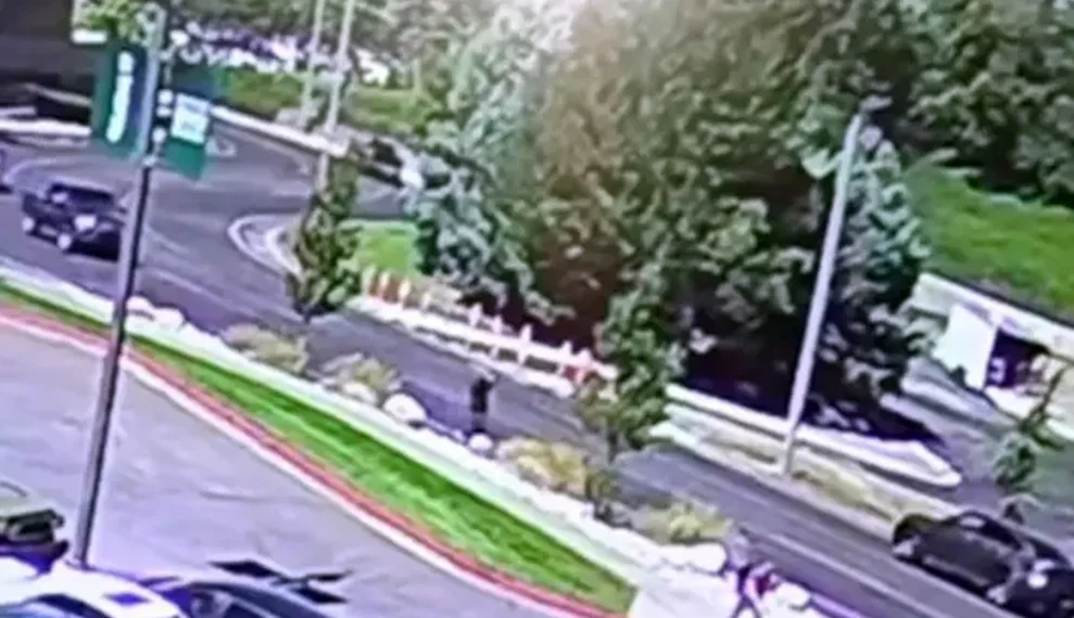 Στη δημοσιότητα βίντεο με το δολοφόνο του Τσάρλι Κερκ! (video)