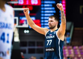 Ευρωμπάσκετ 2025: Πρόκριση για τη Σλοβενία απέναντι στην Ιταλία με «παράσταση» Ντόντσιτς (video)