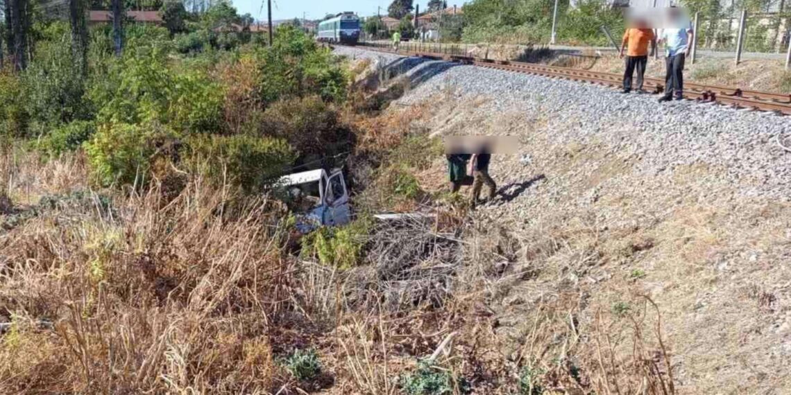 Φορτηγό συγκρούστηκε με αμαξοστοιχία στο Σουφλί – Ένας τραυματίας