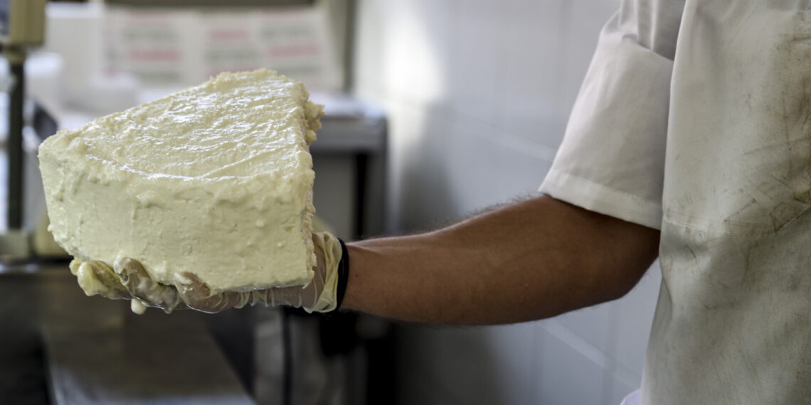 Η ευλογιά «τσιμπάει» την τιμή της φέτας