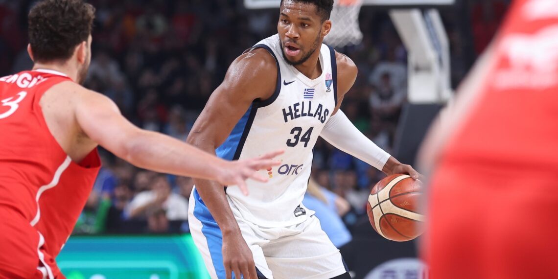 Eurobasket 2025: Το εντυπωσιακό κάρφωμα του Γιάννη Αντετοκούνμπο μπροστά από Οσμανί και Σενγκούν