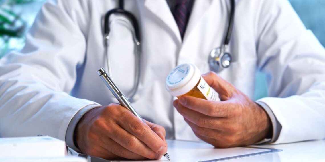 Παράνομες συνταγογραφήσεις: Καταδικάστηκαν δύο γιατροί