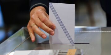 Νέα δημοσκόπηση: Στις 14,4 ποσοστιαίες μονάδες η διαφορά της ΝΔ από το ΠΑΣΟΚ (photo)