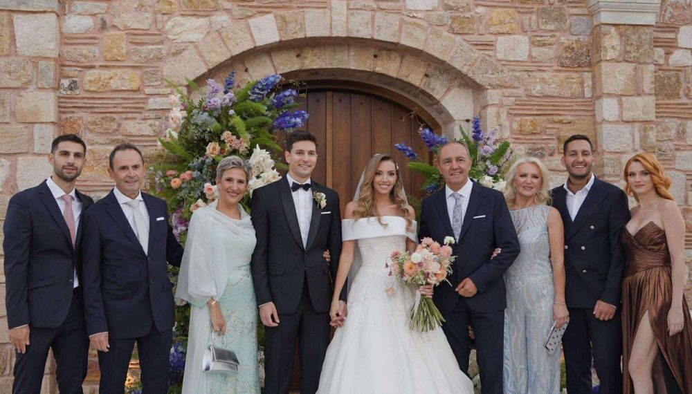 Την μοναχοκόρη του Βανέσσα πάντρεψε ο Θόδωρος Καραογλου