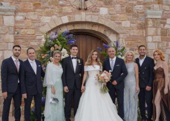 Την μοναχοκόρη του Βανέσσα πάντρεψε ο Θόδωρος Καραογλου