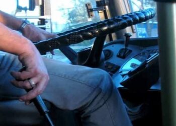 Οδηγός ΚΤΕΛ στη Δράμα κατέβασε μαθητές στα χωράφια (VIDEO)