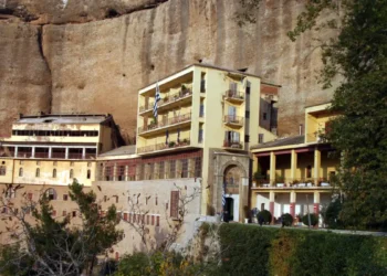 Χειροπέδες σε ηγούμενο στα Καλάβρυτα που ήταν έτοιμος να πουλήσει βυζαντινά κειμήλια!