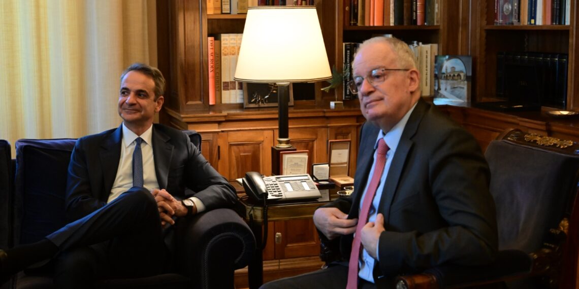 Μητσοτάκης: Μειώνουμε φόρους, αυξάνουμε μισθούς – Επιστρέφουμε το πλεόνασμα στην κοινωνία