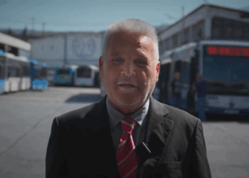 Περισσότερα λεωφορεία στους δρόμους της Θεσσαλονίκης – Πιάνουν δουλειά οι νέοι οδηγοί (video)