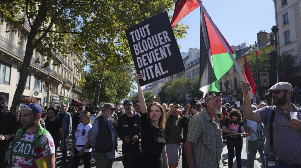 Παρίσι: Στους δρόμους οι Γάλλοι για τον νέο προϋπολογισμό