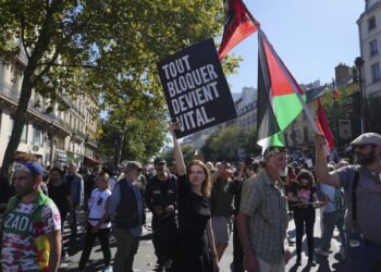 Παρίσι: Στους δρόμους οι Γάλλοι για τον νέο προϋπολογισμό