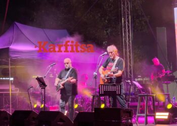 Εντυπωσίασαν οι Πυξ Λαξ στη σκηνή της ΔΕΘ – Η… τρολ μπλούζα του Φ. Πλιάτσικα (ΦΩΤΟ+Video)