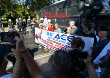 Πορεία διαμαρτυρίας των εργαζόμενων στη δημόσια υγεία (φωτό-βίντεο)