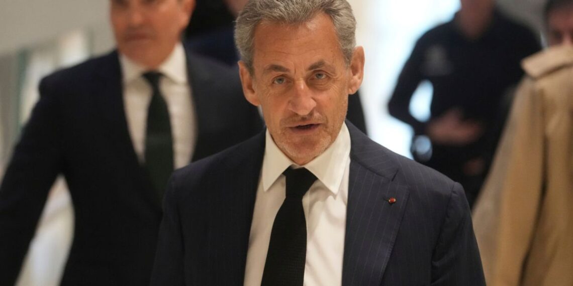 Πέντε χρόνια φυλάκιση στον Σαρκοζί για τα μαύρα χρήματα από τον Καντάφι