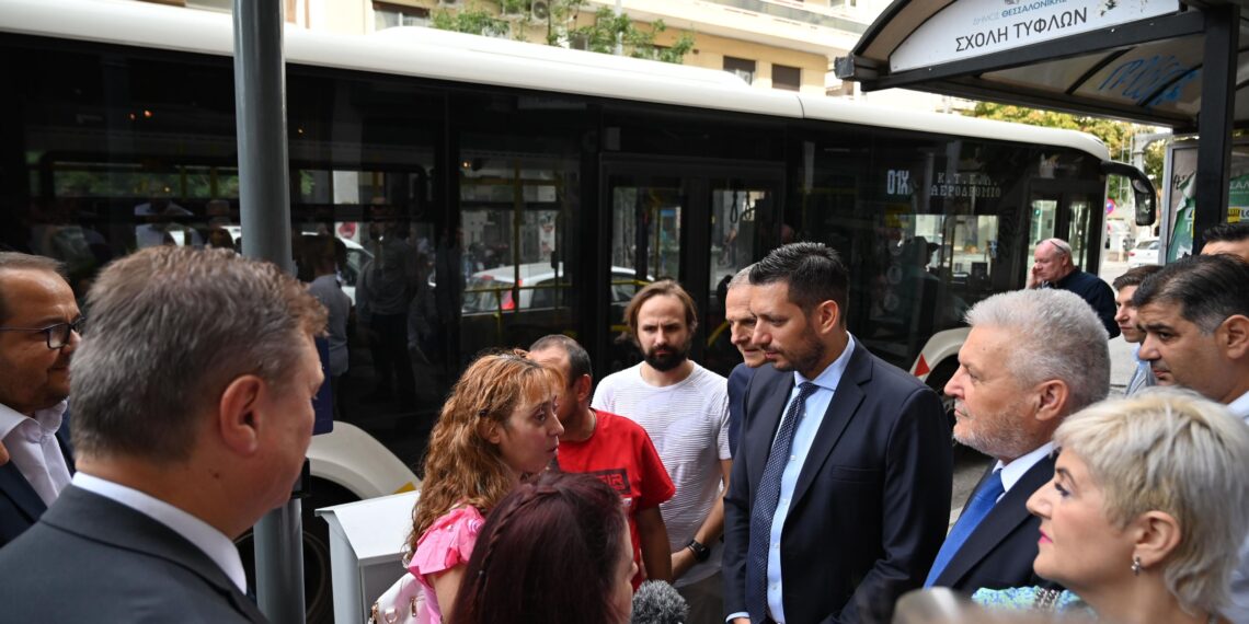 Τις νέες πινακίδες ενημέρωσης των επιβατών με οπτική αναπηρία, εγκαινίασε ο Κ. Κυρανάκης