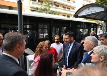 Τις νέες πινακίδες ενημέρωσης των επιβατών με οπτική αναπηρία, εγκαινίασε ο Κ. Κυρανάκης