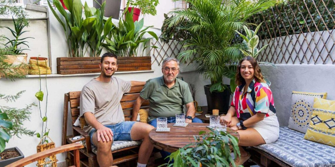 Το καφεδάκι του αντιδημάρχου στο πιο πράσινο μπαλκόνι της Θεσσαλονίκης