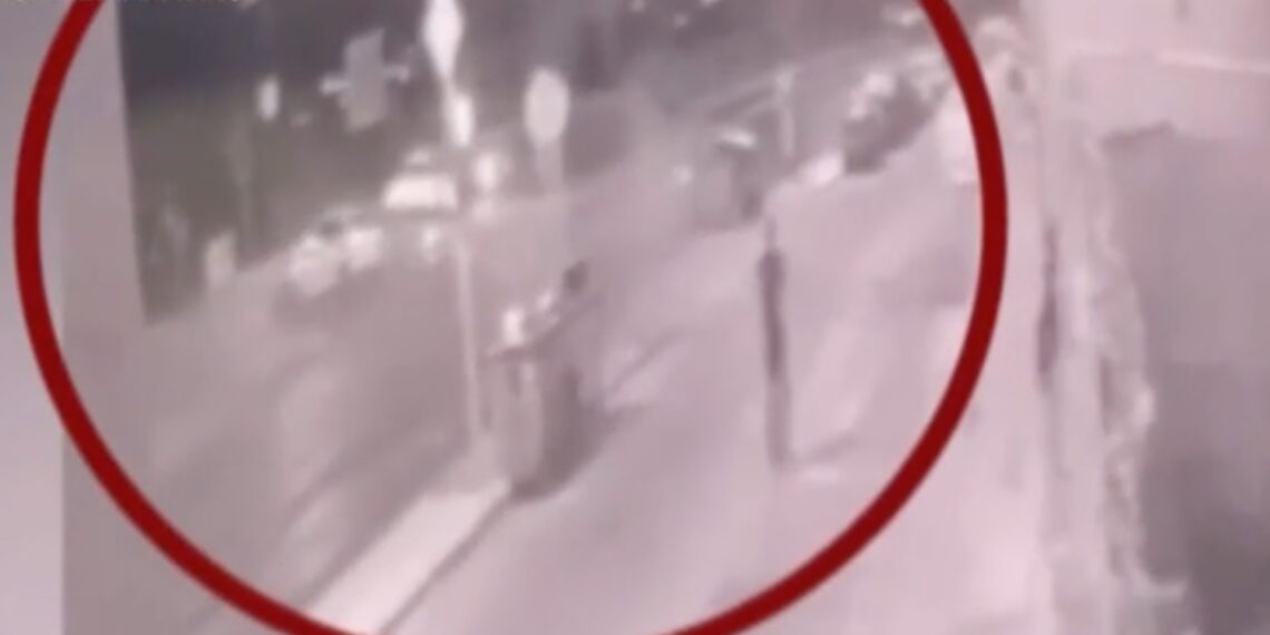 Λ. Βουλιαγμένη: Η στιγμή του θανατηφόρου τροχαίου – 21χρονος οδηγός χτύπησε από πίσω το ΙΧ της 64χρονης