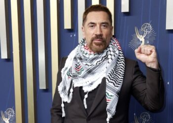 Χαβιέ Μπαρδέμ: Εμφανίστηκε με παλαιστινιακή κεφίγια στα Emmy 2025 – Το μήνυμα που έστειλε για τη Γάζα