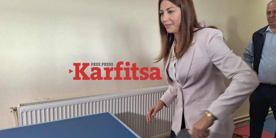 Σίνδος: Ζαχαράκη και Παπαϊωάννου έπαιξαν πινγκ πονγκ στο ΔΙΠΑΕ (ΦΩΤΟ)