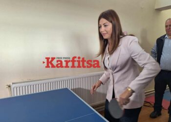Σίνδος: Ζαχαράκη και Παπαϊωάννου έπαιξαν πινγκ πονγκ στο ΔΙΠΑΕ (ΦΩΤΟ)