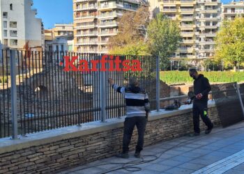 Θεσσαλονίκη: Ξηλώνονται τα κάγκελα μπροστά από το Ανάκτορο του Γαλέριου (ΦΩΤΟ+Video)