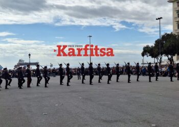 Επιδείξεις που κόβουν την ανάσα από τους σπουδαστές της ΣΣΑΣ στην πλατεία Αριστοτέλους – Εντυπωσίασαν τους θεατές (ΦΩΤΟ+Video)