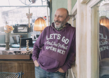 Σάκης Σερέφας: Ξεχνάω τα πάντα όταν γράφω