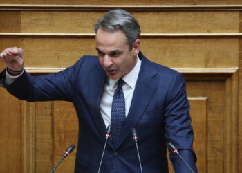 Κ. Μητσοτάκης σε Ν. Ανδρουλάκη: Αν ήσαστε στη θέση μου τι θα κάνατε, θα πιάνατε τον κ. Τραμπ από το πέτο;