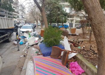 Δ.Θεσσαλονίκης: Πέταξες ογκώδη; Πάρκαρες μπροστά σε κάδο; Πρόστιμο! 