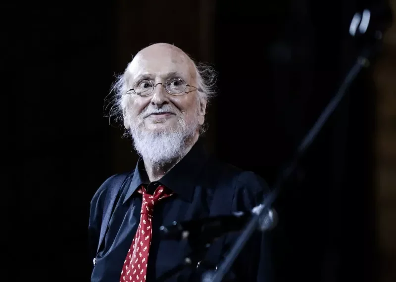 Έφυγε από τη ζωή ο Διονύσης Σαββόπουλος – Ο τραγουδοποιός που σφράγισε τη σύγχρονη ελληνική μουσική