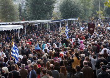 Η Θεσσαλονίκη ανάμεσα σε λιτανεία και παρέλαση