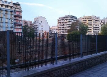 Τα κάγκελα της Ναυαρίνου και ο δήμαρχος που δεν τους βγήκε «βολικός»
