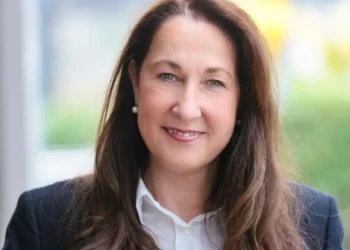 Τη θετή της κόρη «δείχνει» η Γερμανίδα δήμαρχος που μαχαιρώθηκε ως υπεύθυνη για την επίθεση