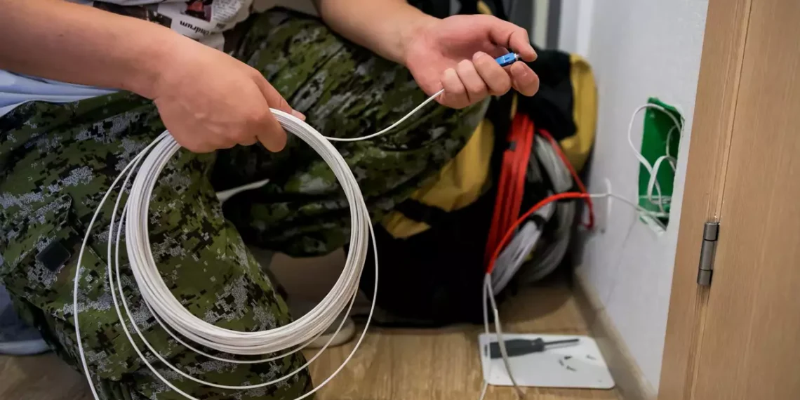 Οι εργολάβοι, οι οπτικές ίνες και οι παρεμβολές στα κινητά