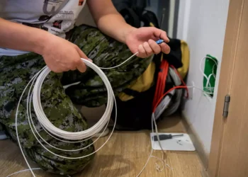 Οι εργολάβοι, οι οπτικές ίνες και οι παρεμβολές στα κινητά