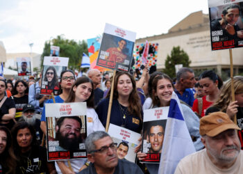 Ιστορική στιγμή!  Ξεκίνησε η απελευθέρωση των Ισραηλινών ομήρων – Δείτε live